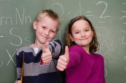 Einser-Aktion Bist du gut in der Schule und hast einen Einser im Zeugnis? Oder gleich mehrere? Dann hast du dir eine Belohnung verdient! Für jeden Einser bekommst du ein kleines Geschenk von uns Bitte vergiss nicht Dein Zeugnis mitzubringen am 21. und 22. Juni in der Holzfarm, Bleeck 11a in Bad Bramstedt Teilnahmeberechtigt sind alle Kinder im Alter zwischen sechs und zwölf Jahren. Bringt bitte eurer aktuelles Jahreszeugnis mit! Wir freuen uns auf Euch!