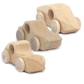 naturbelassene Holzautos mit Griffloch für Kleinkinder